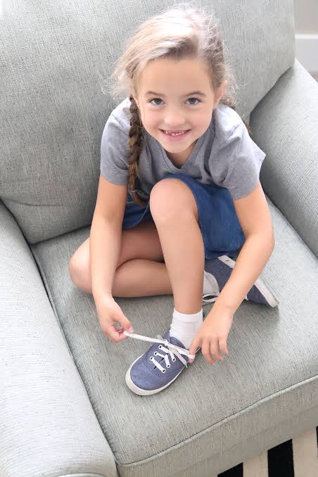 How To Teach A Child To Tie Their Shoes: Step By Step Guide | जूतों की डोरियां बांधना सीखें: बच्चों के लिए स्टेप-बाय-स्टेप गाइड